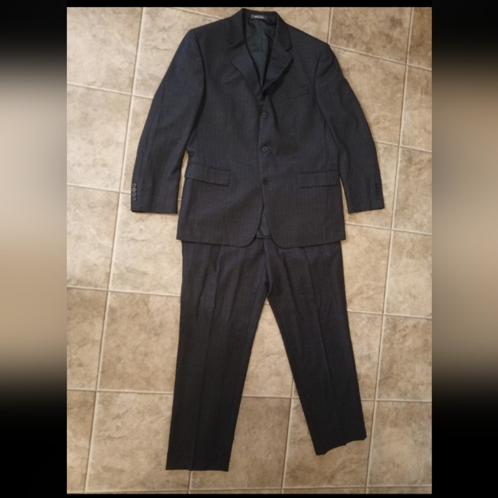 Men's size 44R 36w 31L vintage Oscar Del LA Renta pin stripe charcoal Gray suit